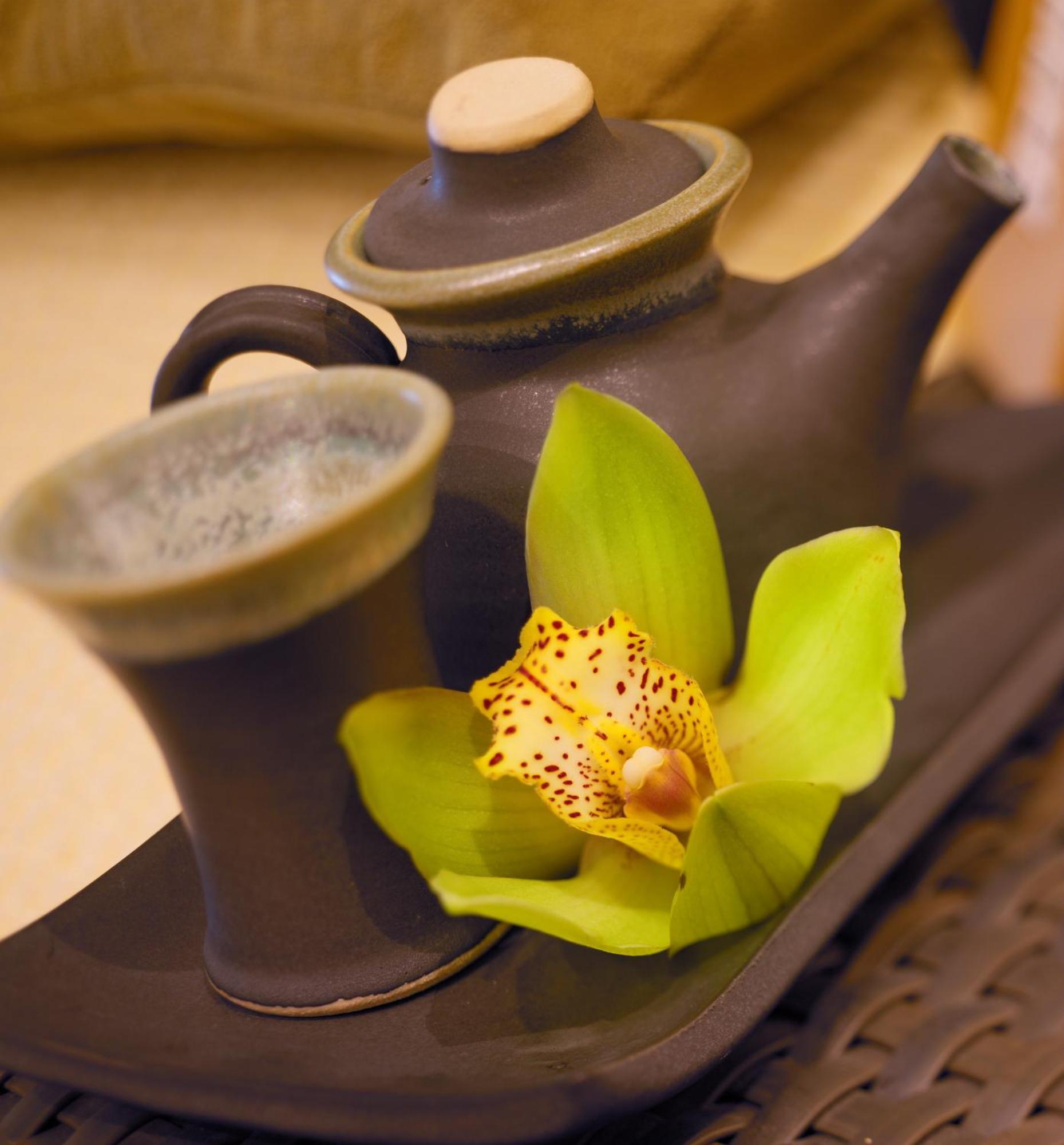Aghadoe Heights Hotel & Spa 킬라니 외부 사진 A green orchid