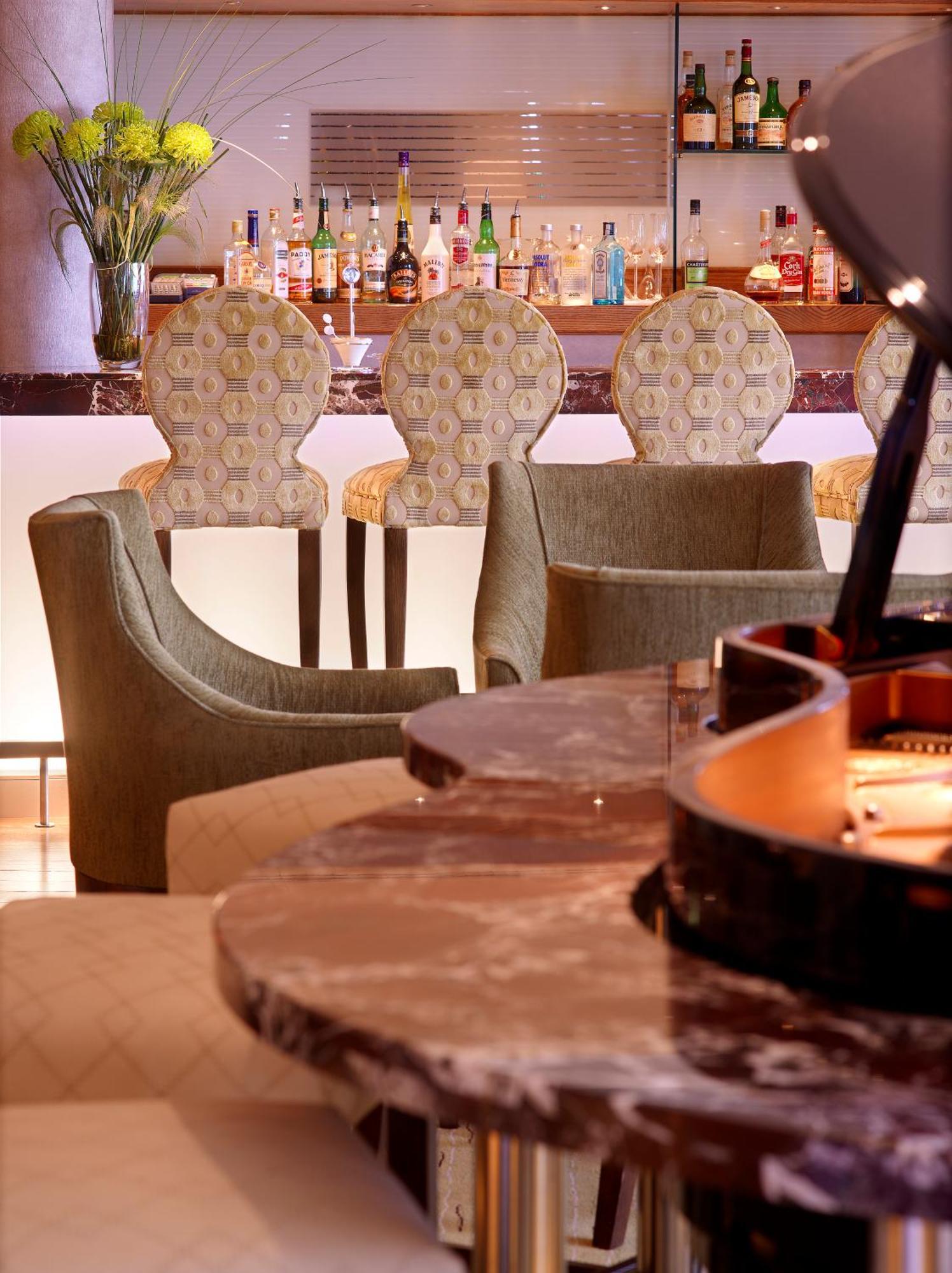 Aghadoe Heights Hotel & Spa 킬라니 외부 사진 The bar at the hotel
