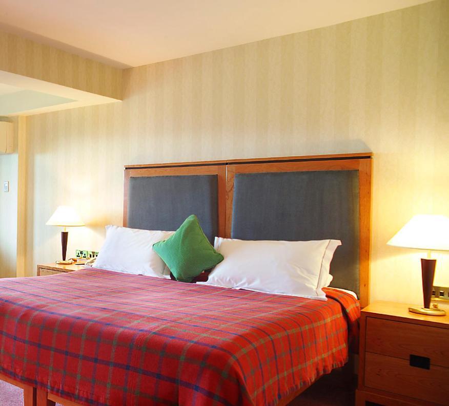 Aghadoe Heights Hotel & Spa 킬라니 외부 사진 A bedroom at the hotel